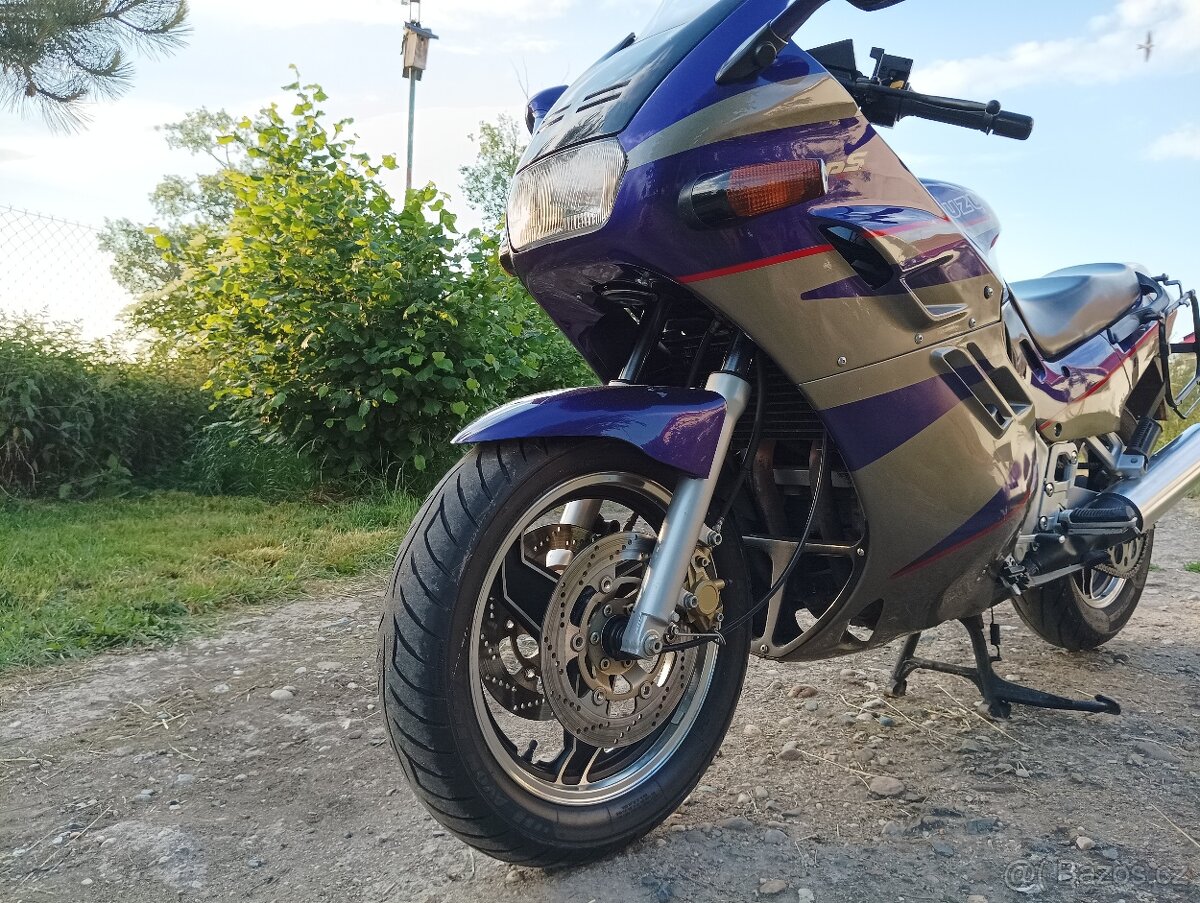Suzuki GSX1100F - 4
