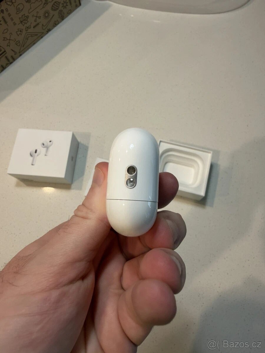 Nové, nepoužívané Apple AirPods Pro 3 - 4