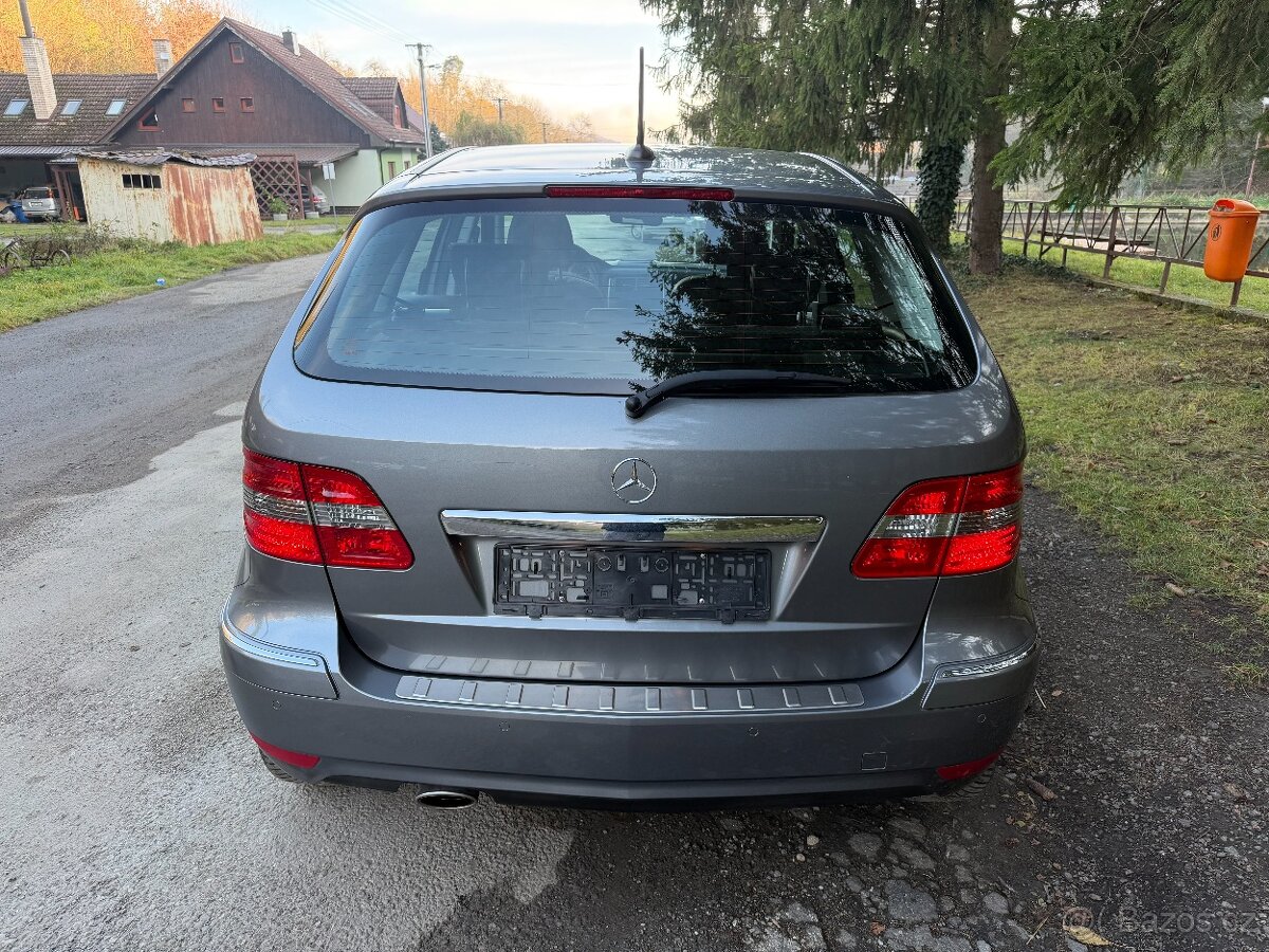 Mercedes Benz B200 - 4