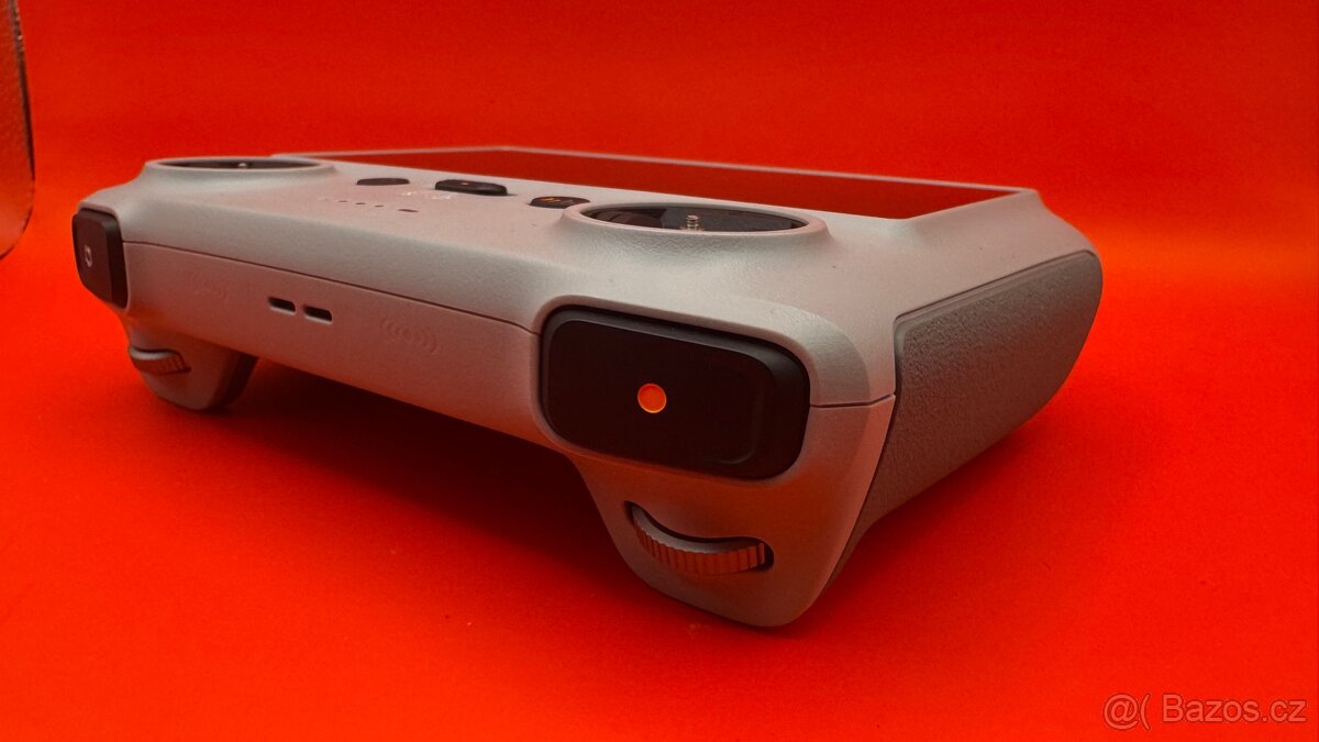 DJI RC ovladač s integrovaným displejem - 4