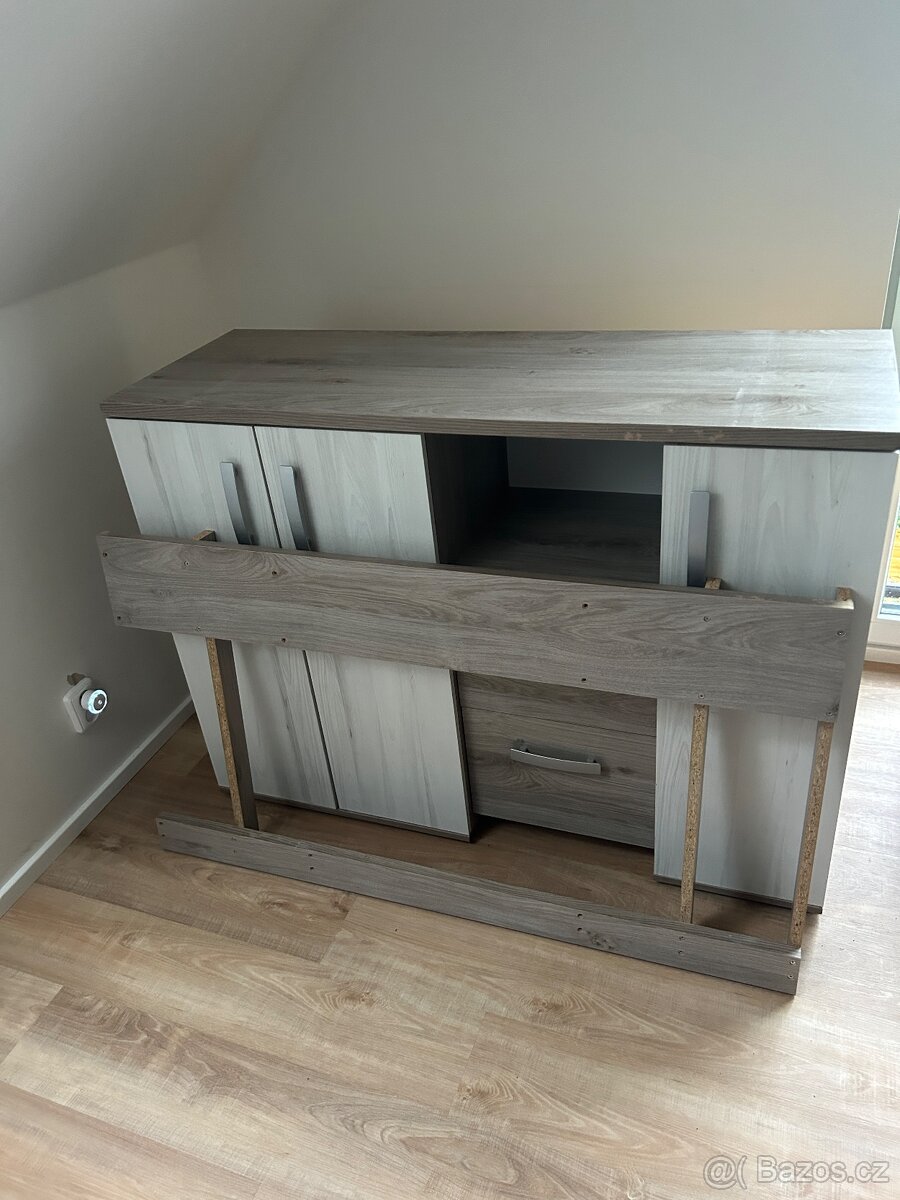 Detska postylka a prebalovaci pult - 4