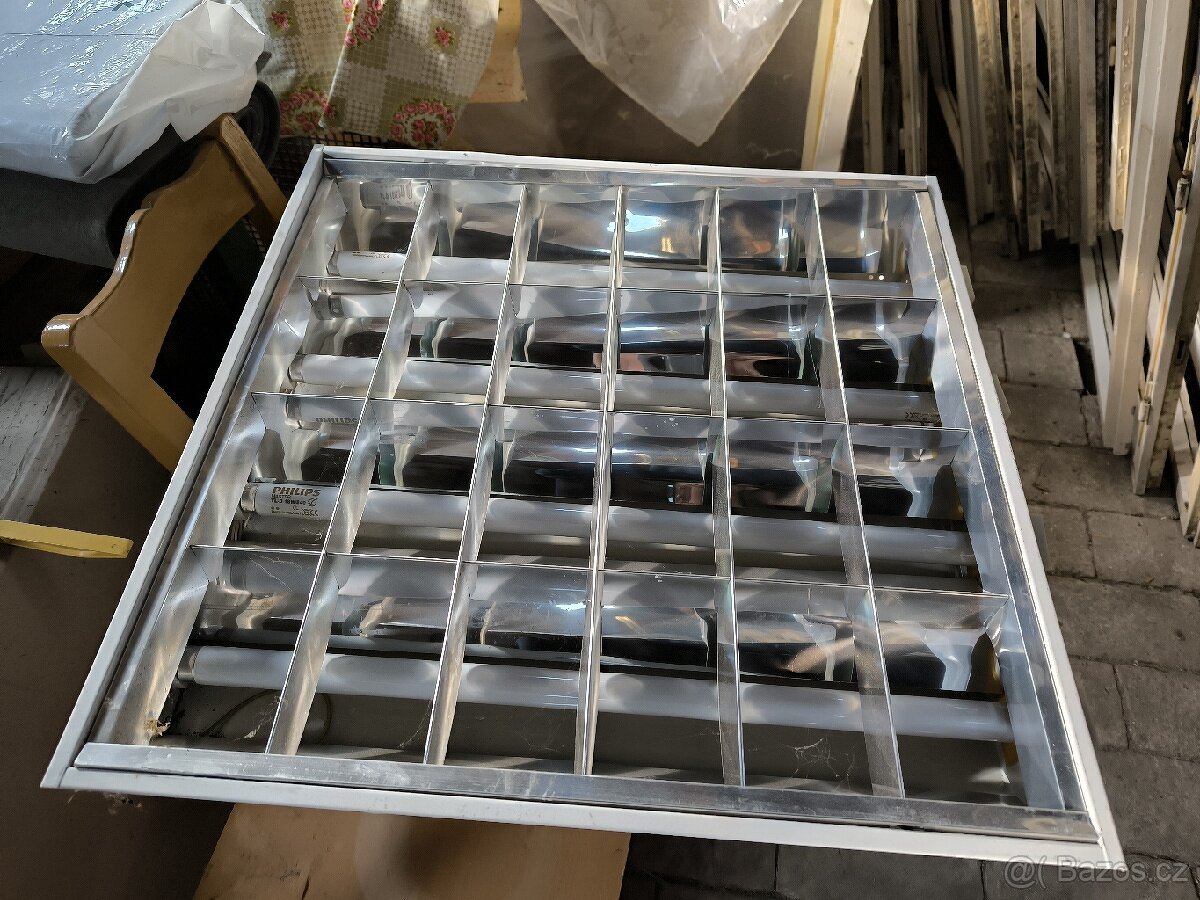 Svítidlo do podhledu - pozor sleva - 4