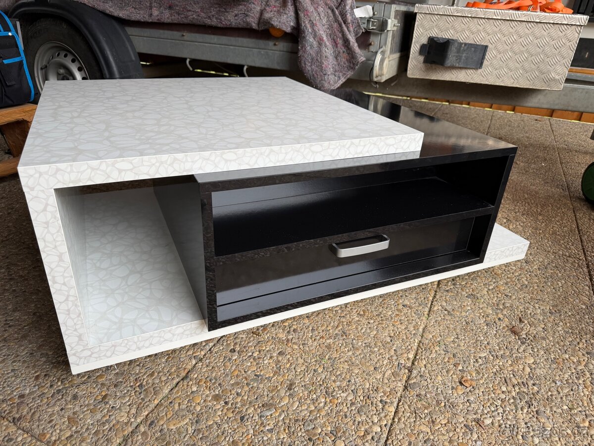 Konferencni stolek - 4