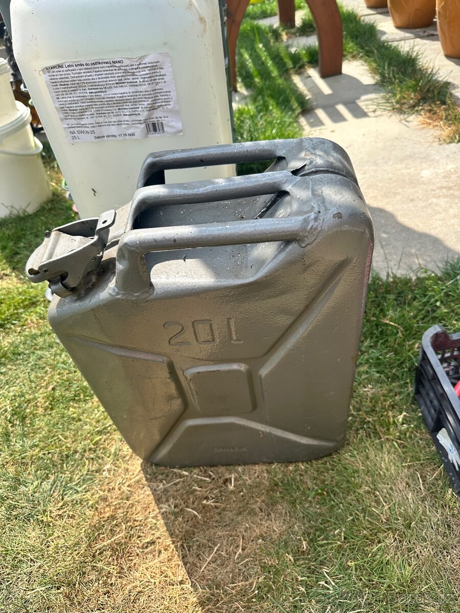 Plechovy kanystr - 4