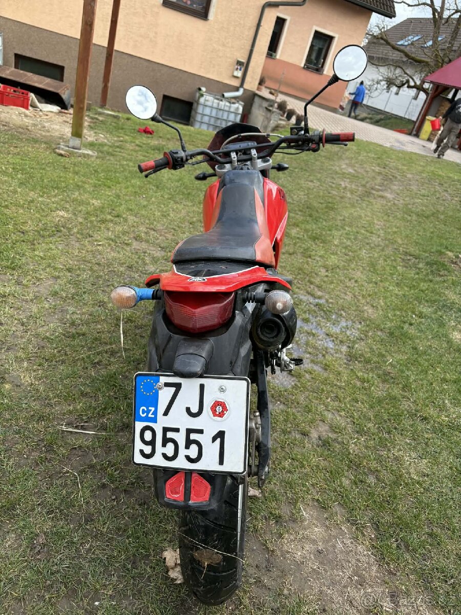 YAMAHA XT 125 X - 4