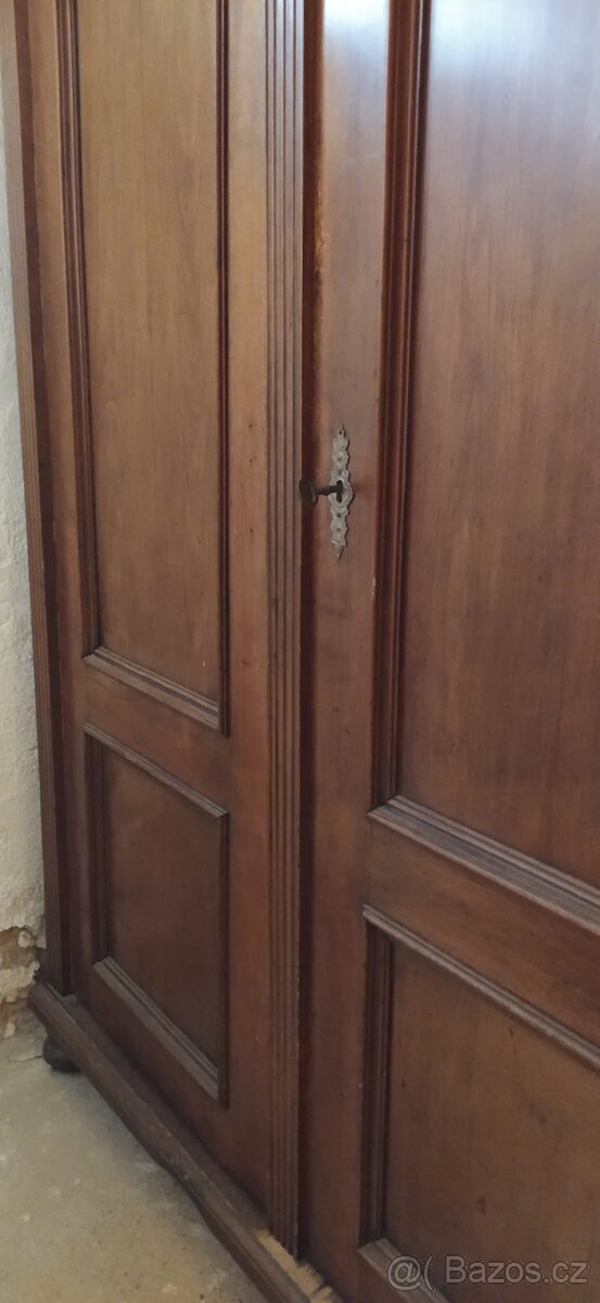 Starožitná skříň - 4