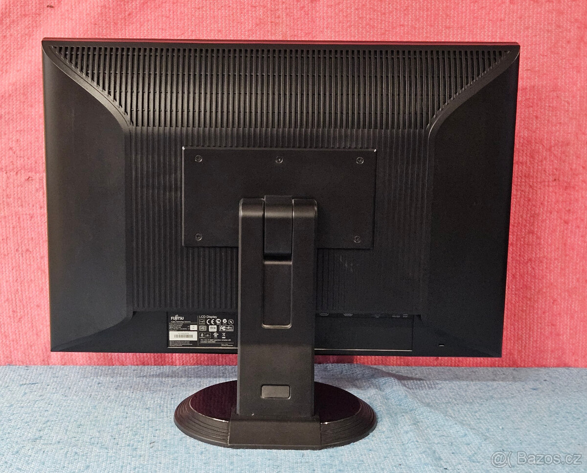 Prodám stolní počítač založený na procesoru Intel I7- 4820K - 4