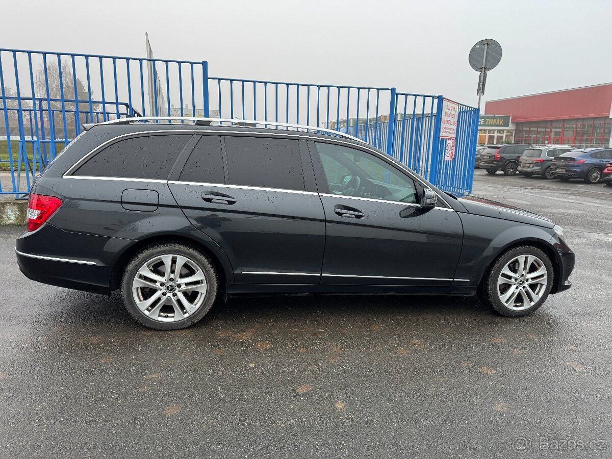 Mercedes-Benz С250, Avantgarde, couvací kamera - 4