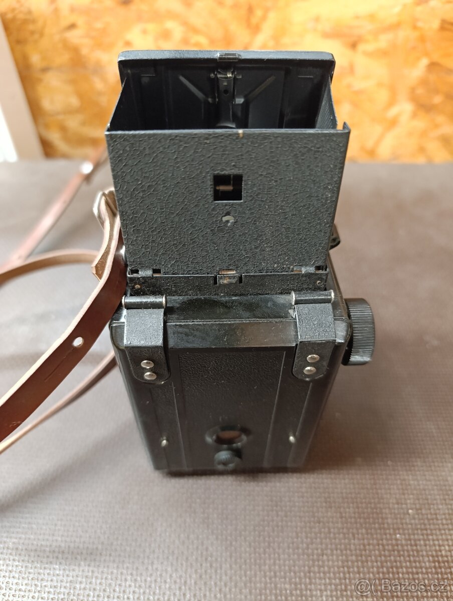 Starý sovětský fotoaparát Lubitel 2 - 4