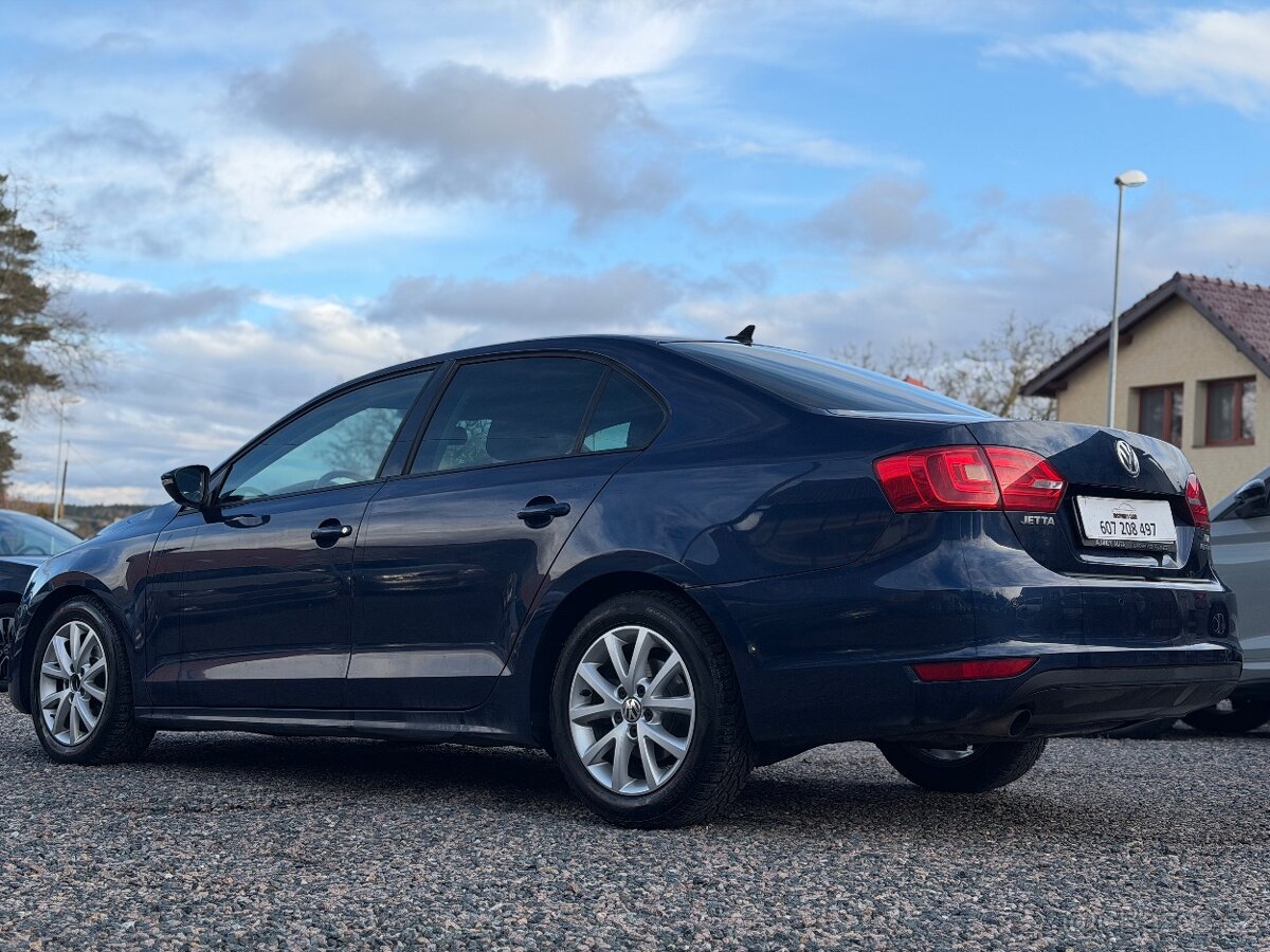 VW Jetta 1.6TDi NAVI-MANUAL-SERVIS - 4