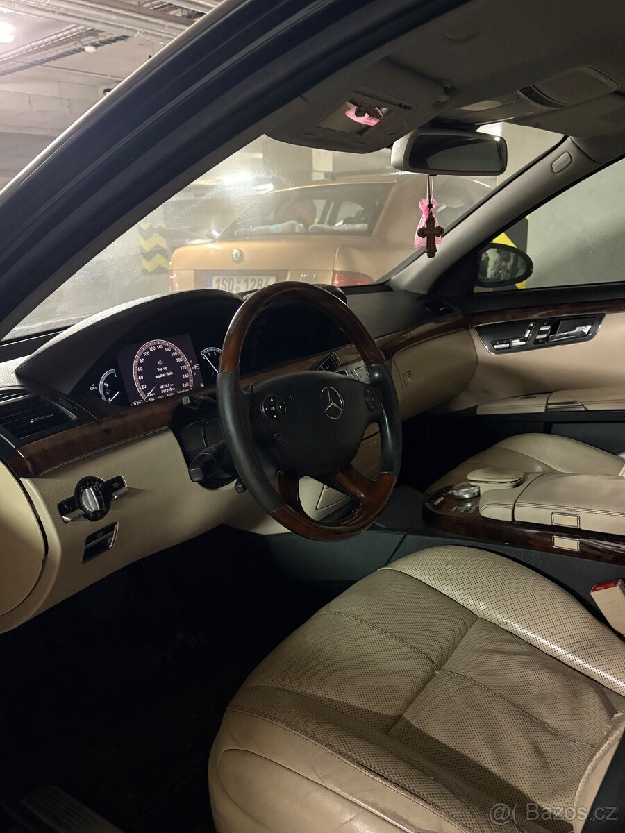 Mercedes-Benz S-Class (W221) - 4