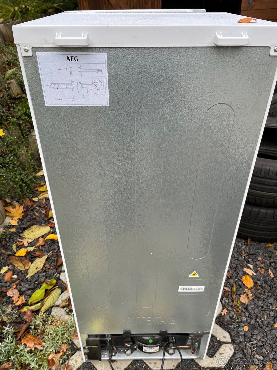 Prodám malou ledničku s mrazákem AEG - 4