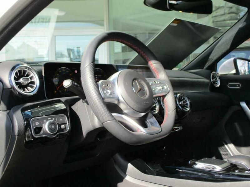 Mercedes-Benz A 35 AMG 4M Pano, Ambi-Bel., Navi, Multibeam - 4