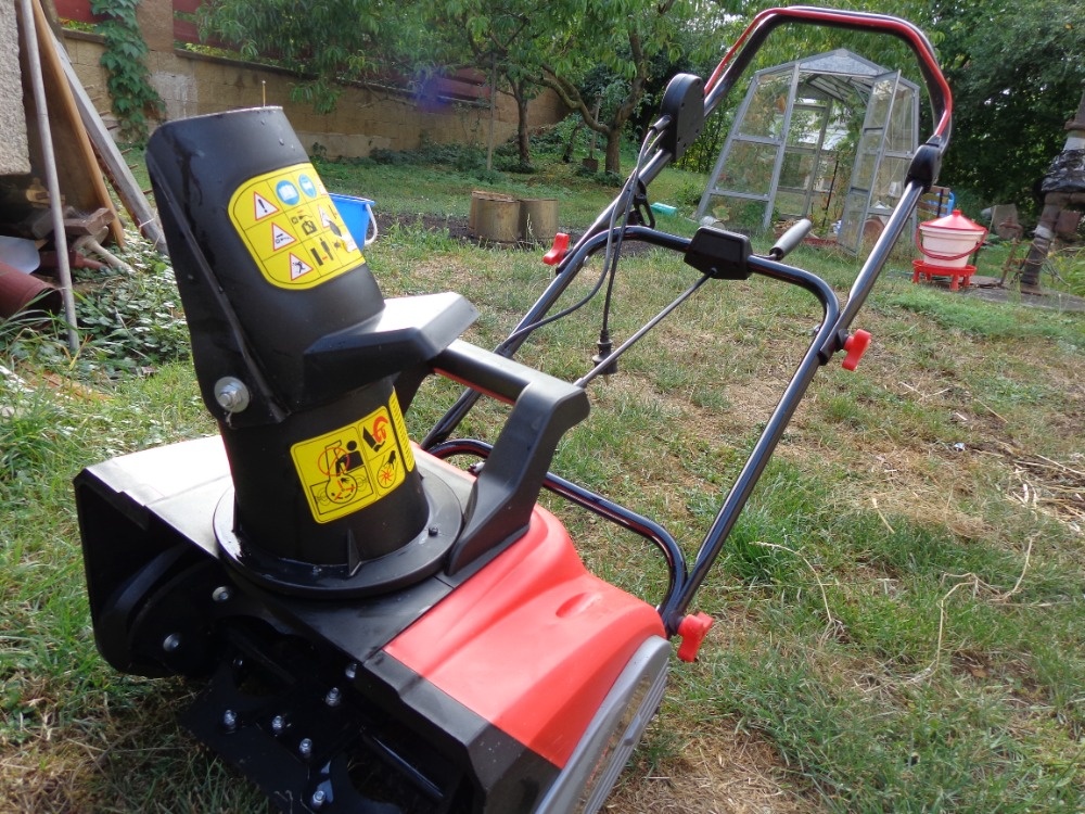 Sněhová elektrická fréza HECHT - 4