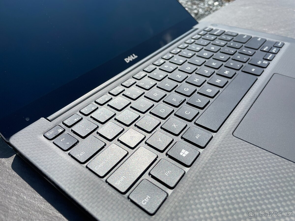krásný Dell XPS 13 - procesor i7, dotykové LCD 3200x1800 - 4