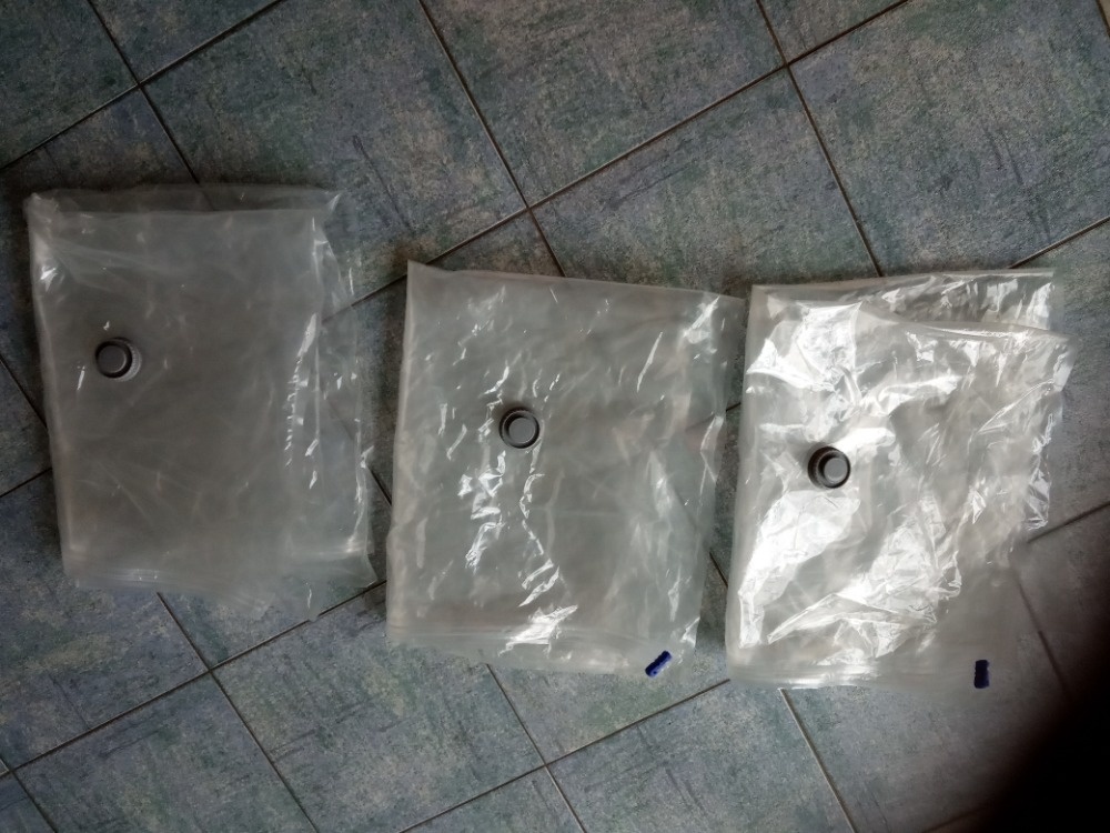 Chlapecké oblečení, pastelky,bačkory, úložný box, pytel - 4