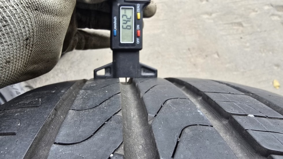 Letní pneu 245/40/19 Pirelli - 4