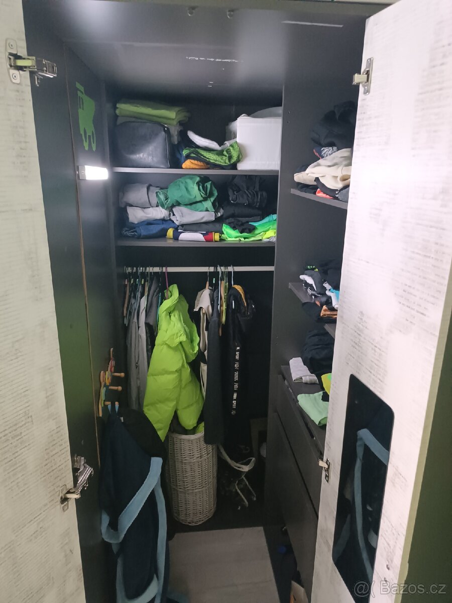 Dětská šatní skříň +postel a matrací - 4