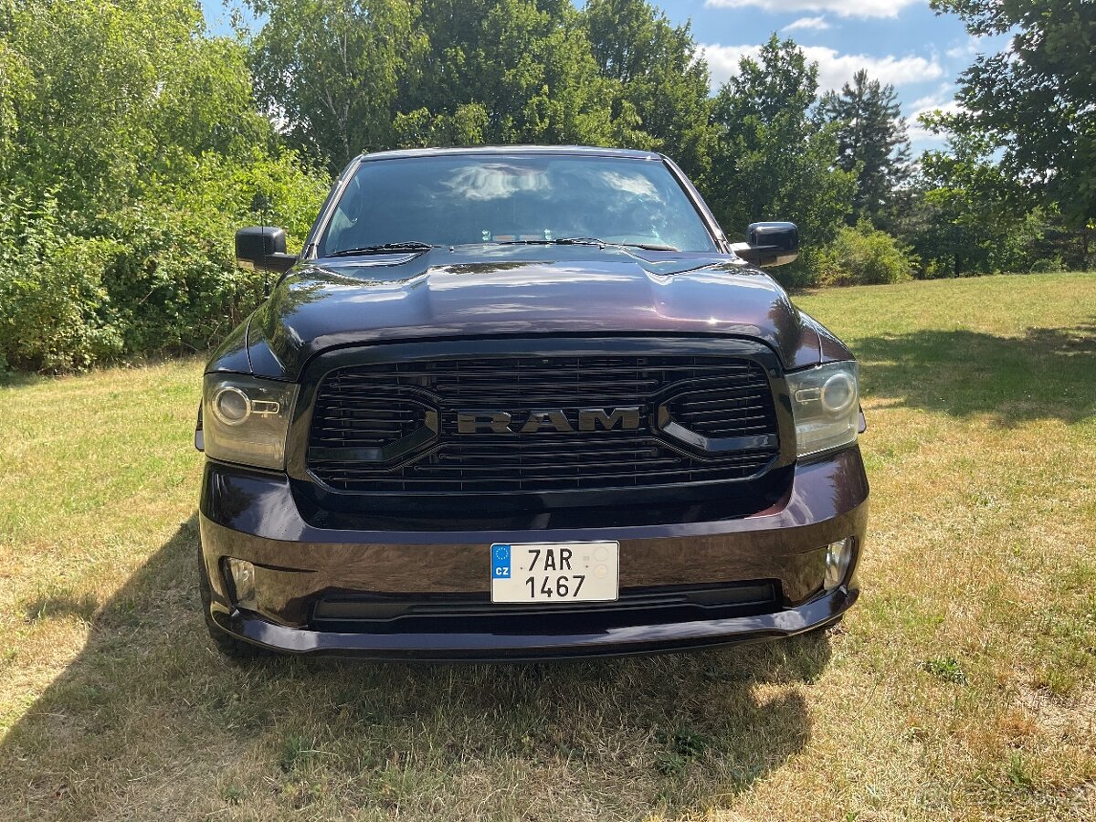 DODGE RAM 1500 5,7 HEMI SPORT