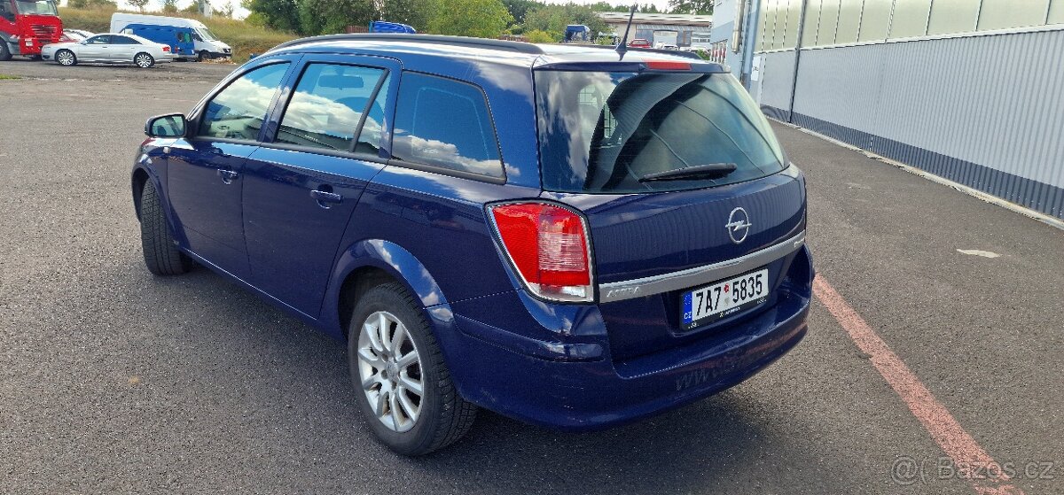 Opel Astra H 1.6i 16V kombi - 4