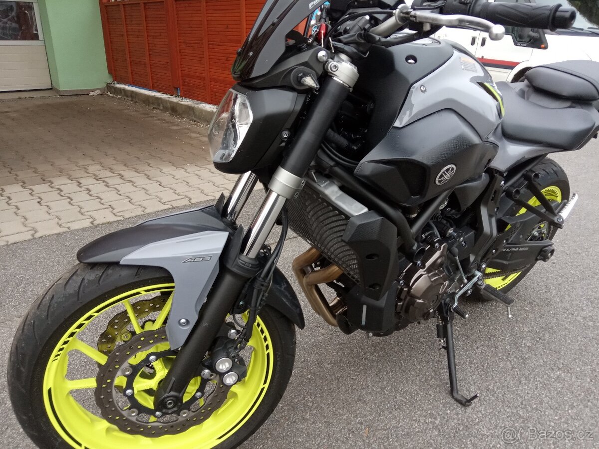 Yamaha MT07 - 4
