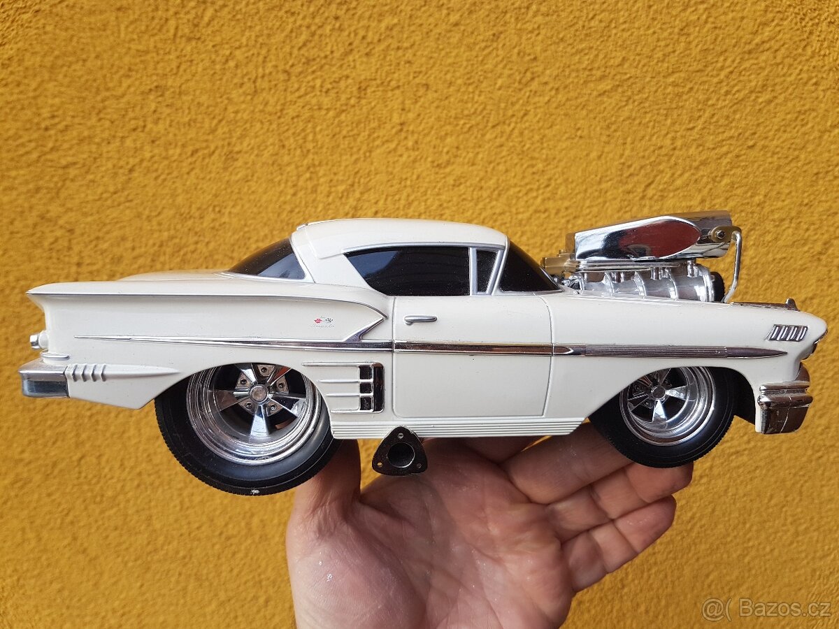 model 1:18 Chevrolet Impala od Muscle Machines - 4
