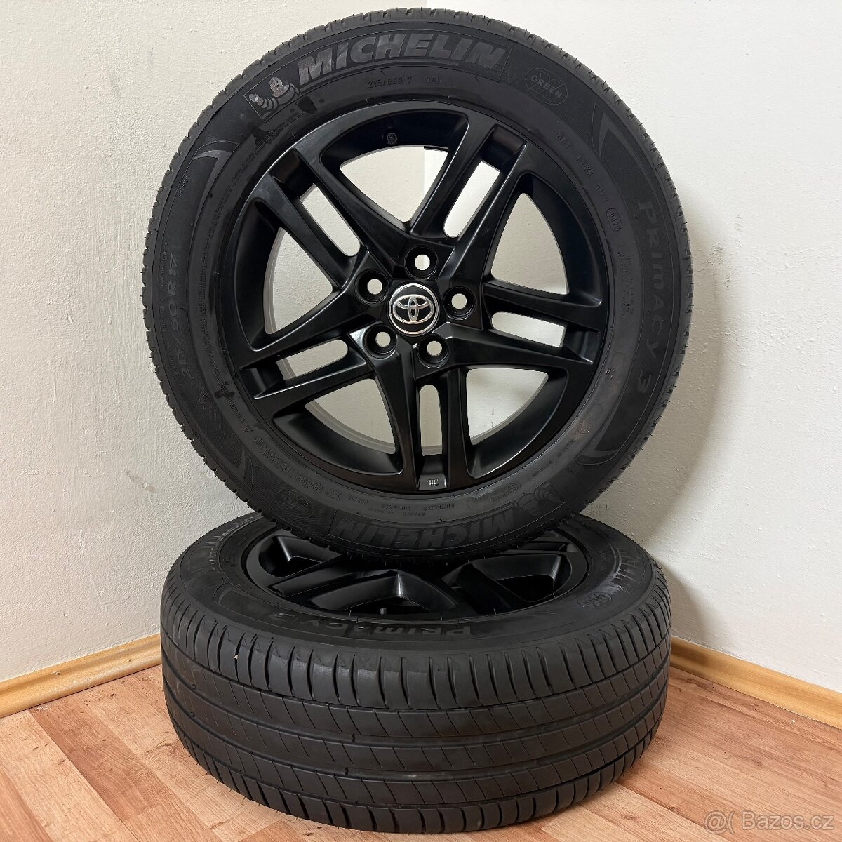 TOYOTA CH-R 5x114,3 R17 ET45+LETNÍ 215/60R17 6mm - 4