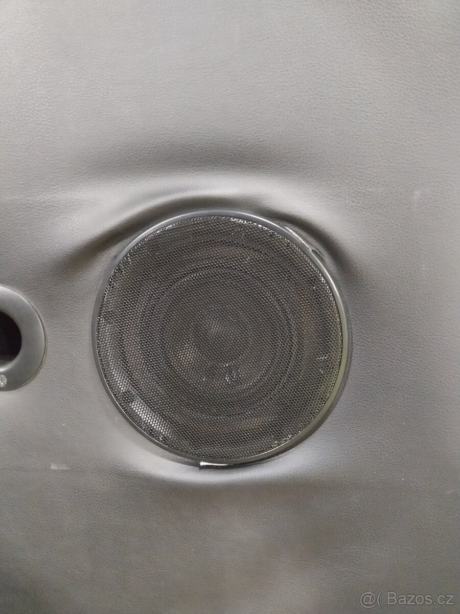 Houpací křeslo s reproduktory - 4