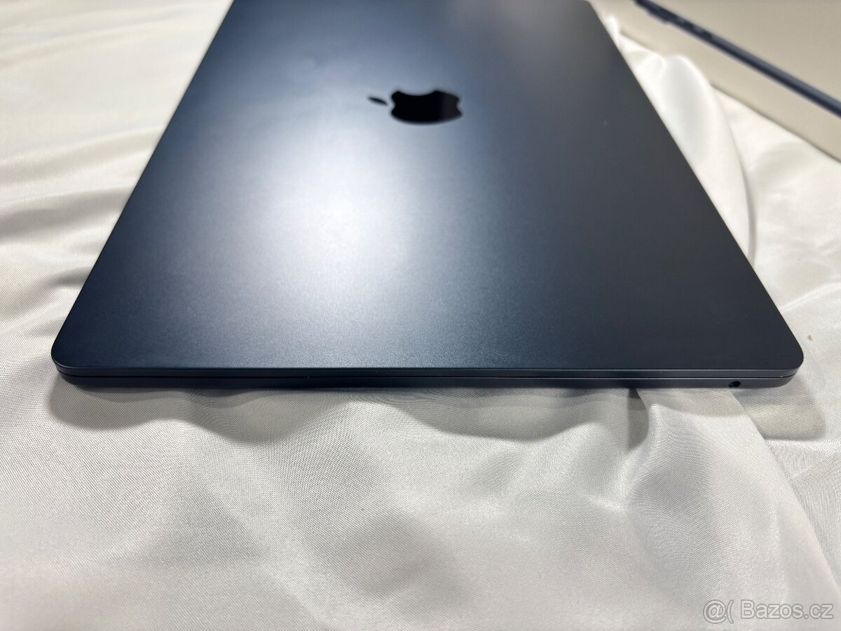 Apple MacBook Air 15" M3 10-GPU 8GB 256GB - Midnight CZ - 4