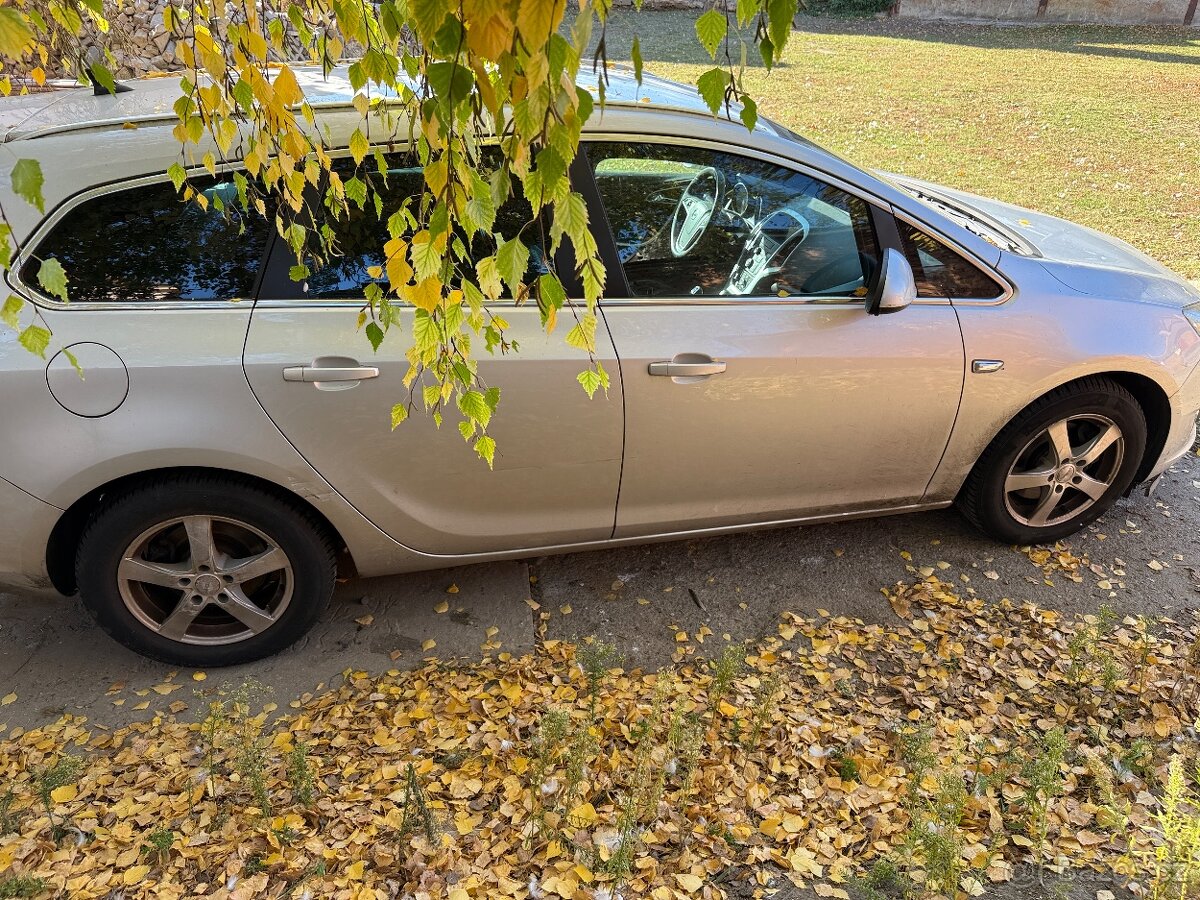 Opel Astra J 1.7CDTi 81kw Nepojízdné - 4