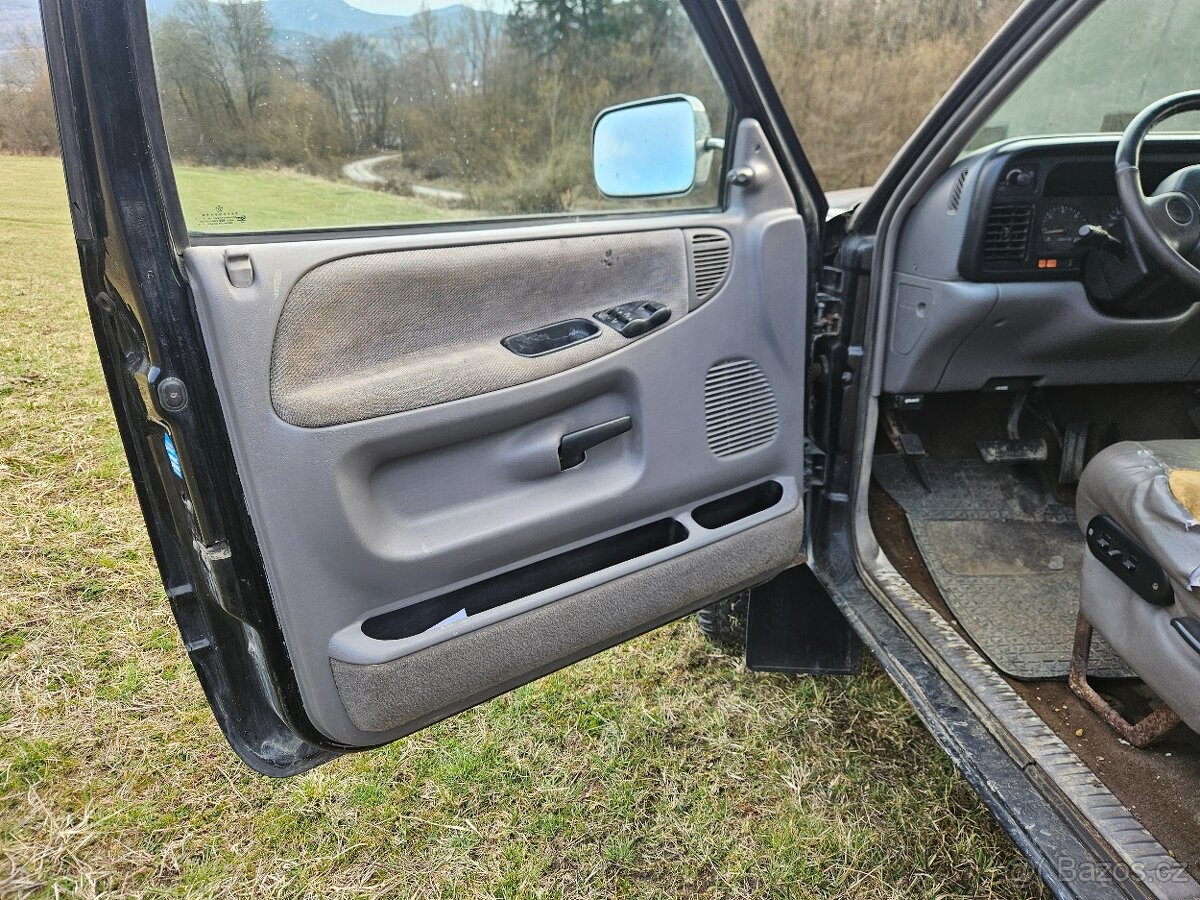 Dodge ram 2500 .5.9 magnum