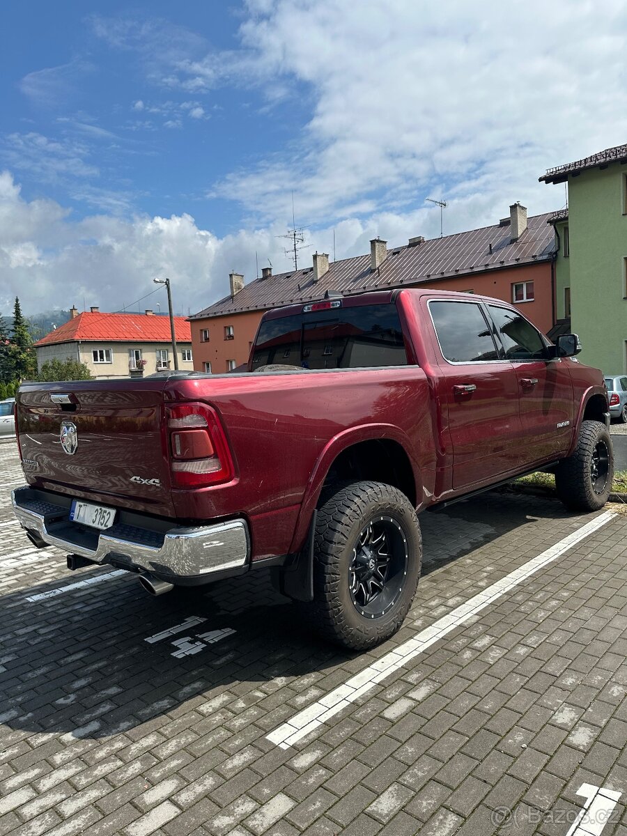 Dodge RAM 1500 5.7 HEMI Nebouraný