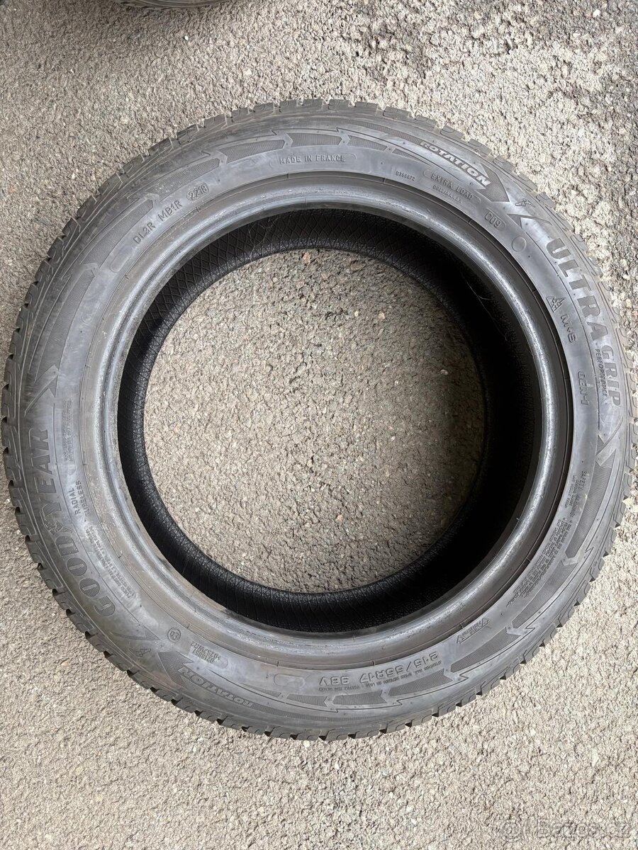 2x zimní 215/55 R17 98V zn. GOODYEAR - 4