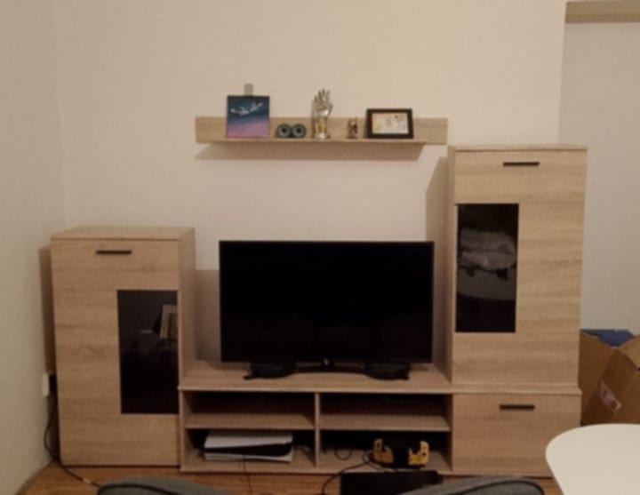 Manželská postel, obývací segment, věšák - 4