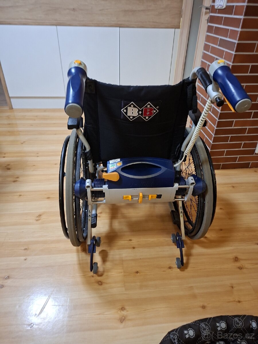 Invalidní vozík s motorkem - 4