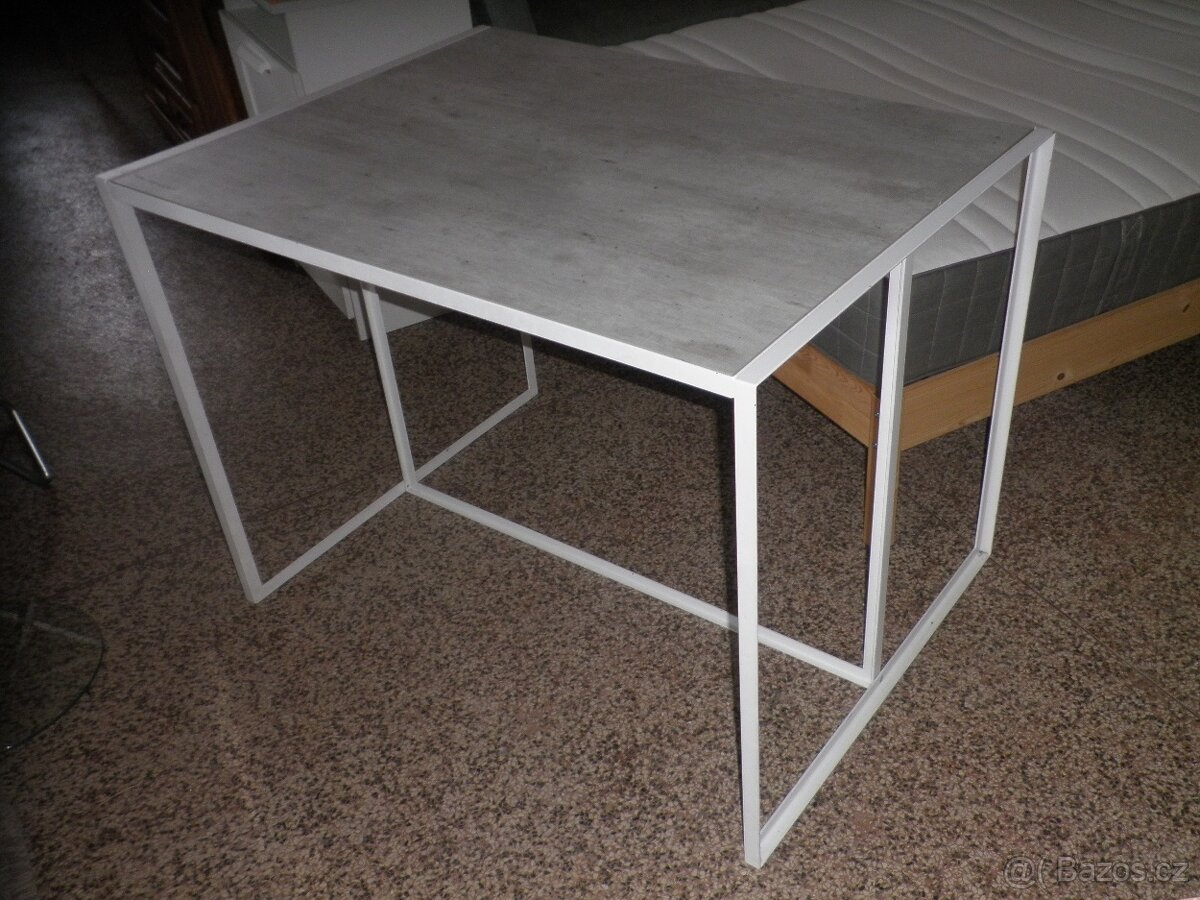 Stůl s kombinací malých stolků - 4