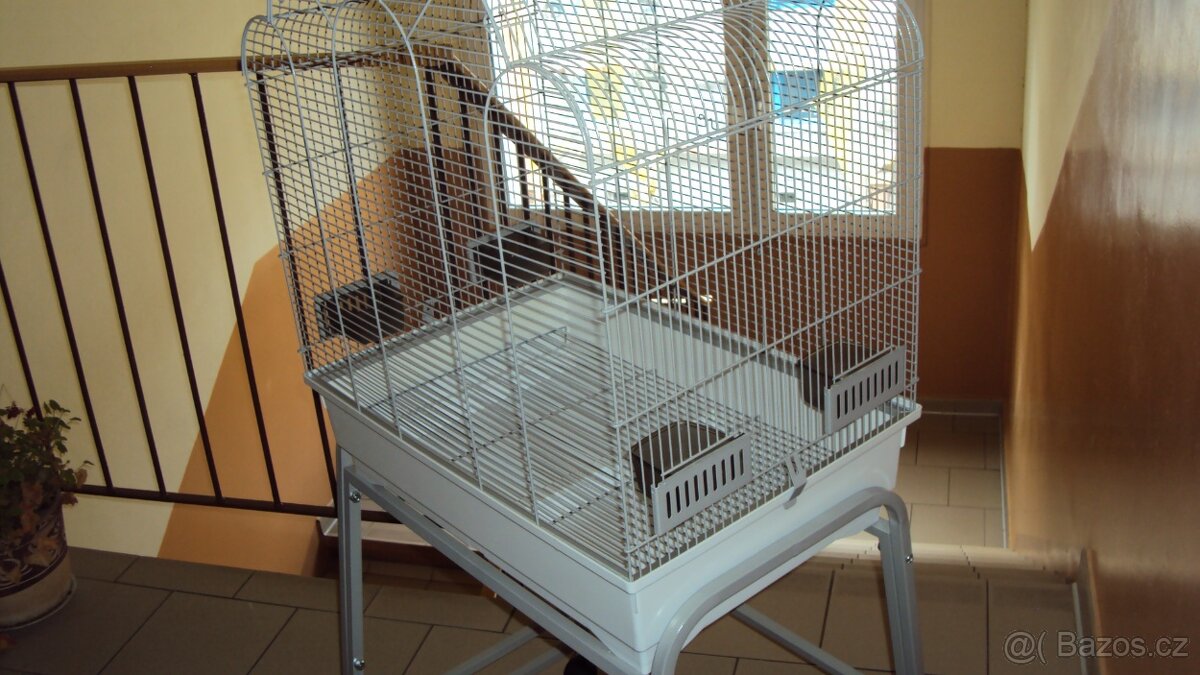 Klec pro střední papoušky . - 4