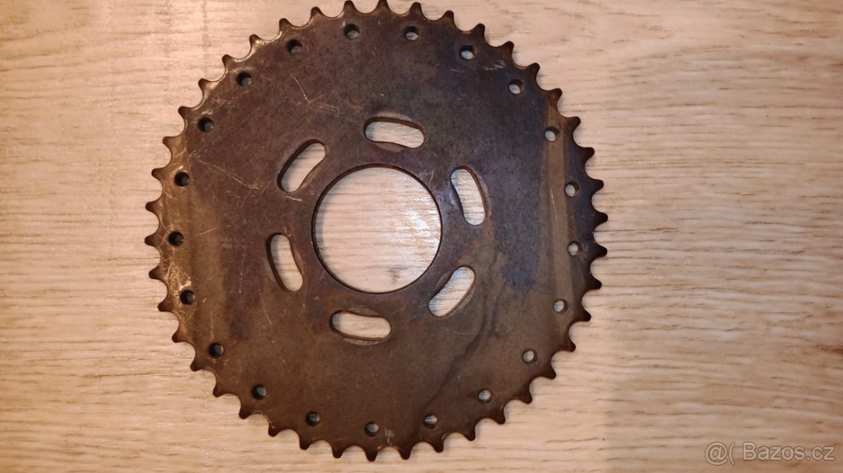 Prodám řetězová kola rozvodu motoru M70B50 - 4