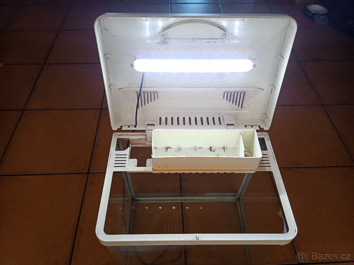 Prodám akvárko s světlením - 4