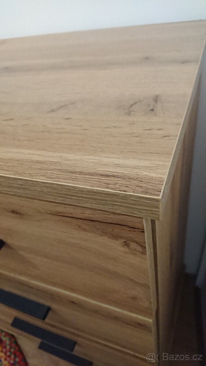 Komoda - 4