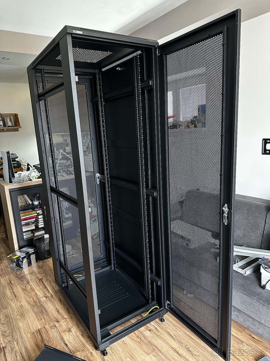 19" Rack skříň (42U 600x1000mm) - 4
