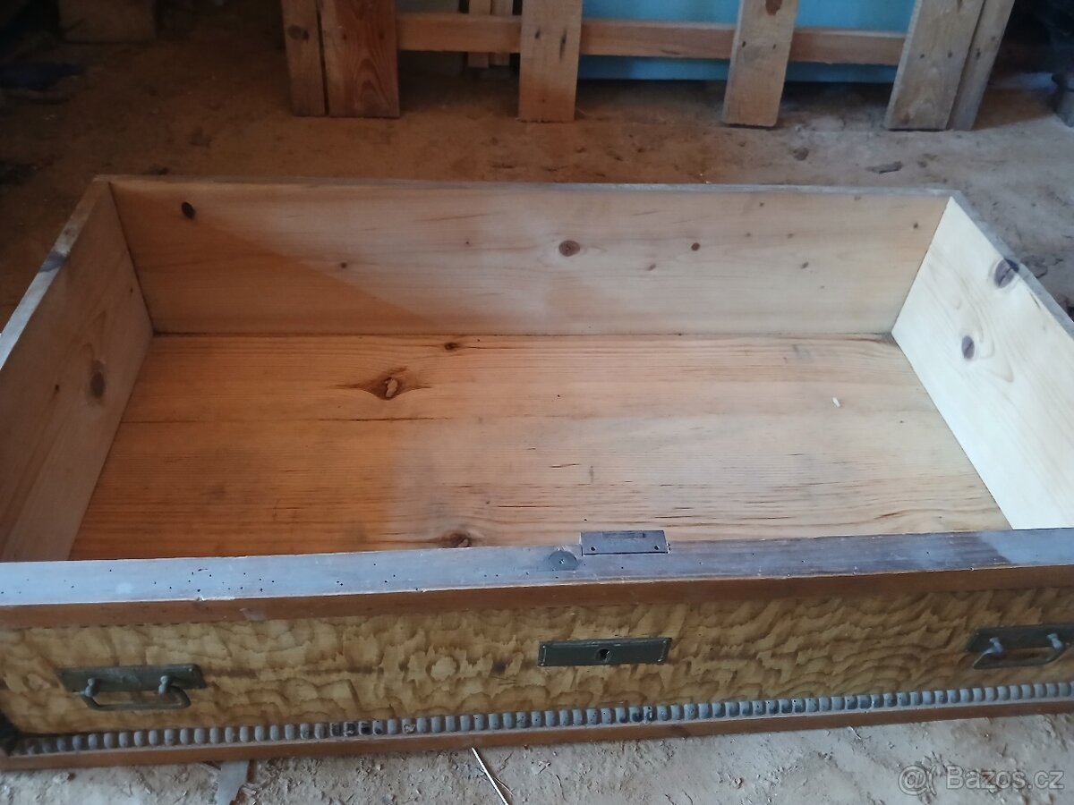 Starožitná šuplíková komoda - 4