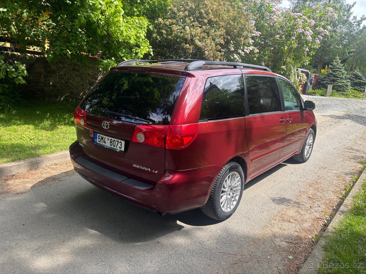 TOYOTA SIENA 3,5V6 - AUTOMAT - 4