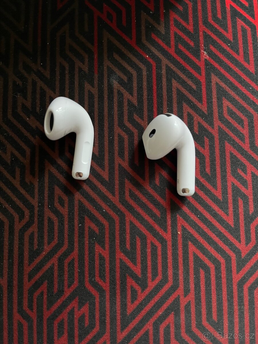 Sluchátka AirPody 4 ANC - 4