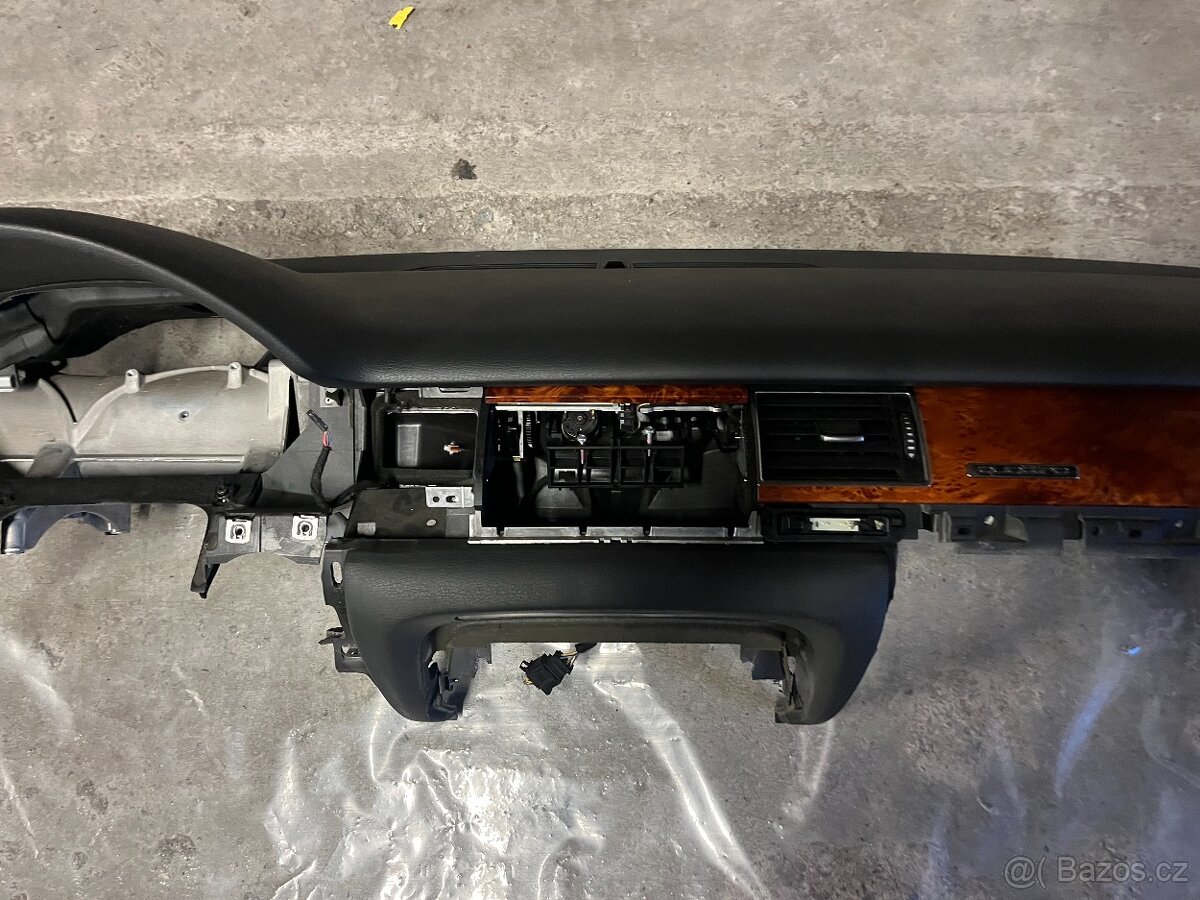 PALUBNÍ DESKA AUDI ČERNÁ A8 4E D3 4E1857003D - 4