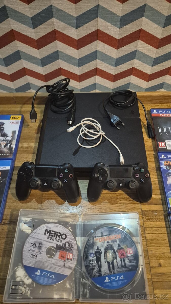 PlayStation PS4 500GB + druhý ovladač a PS4 Hry - 4