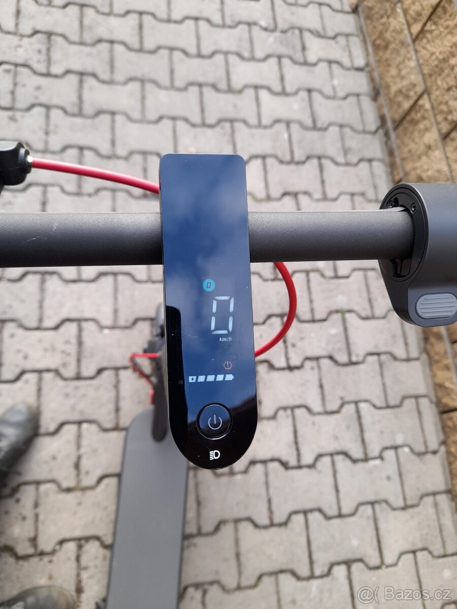Elektrokoloběžka Xiaomi Scooter 4 EU - 4