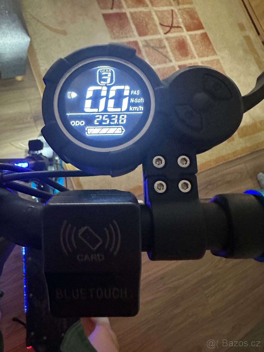 Elektrická koloběžka pro dospělé Bluetouch BT1000 - 4