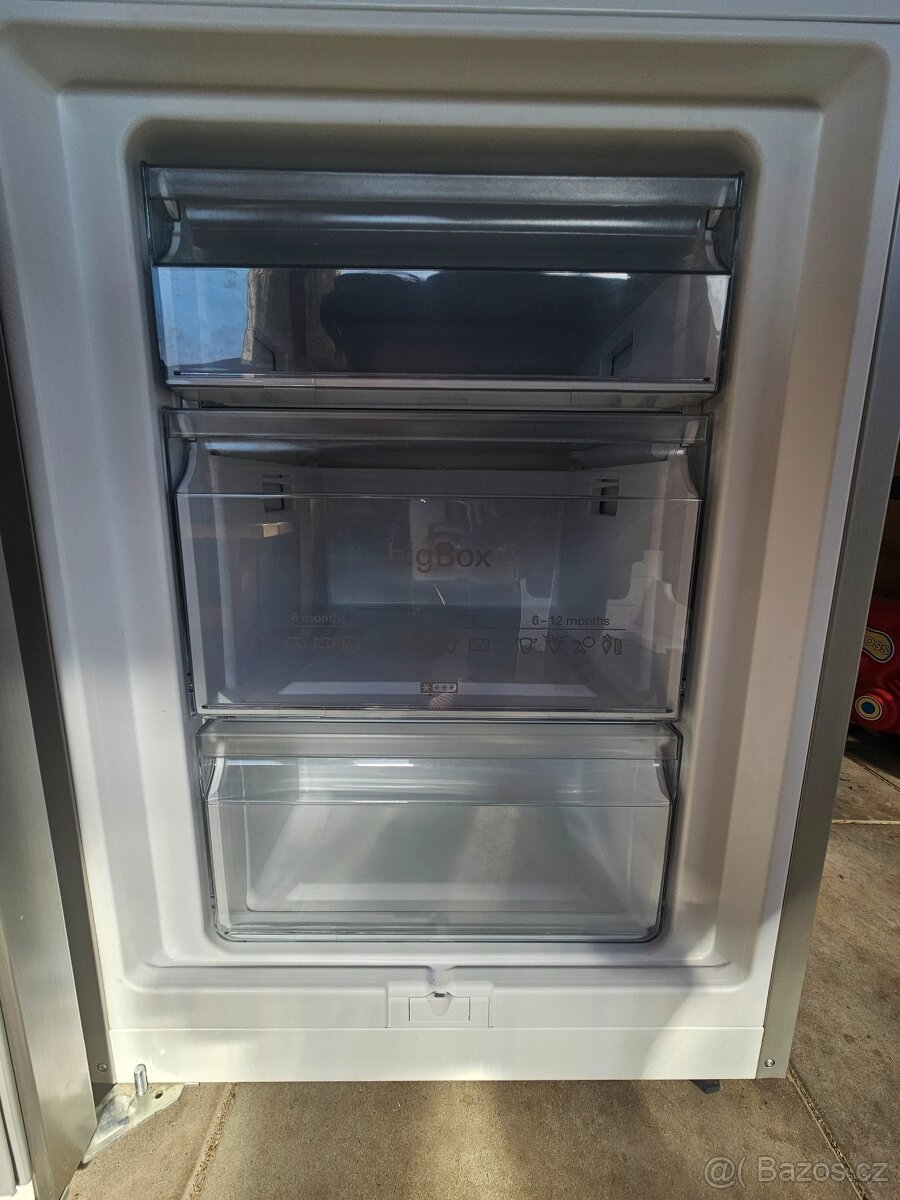 Stříbrná lednice Siemens - 4