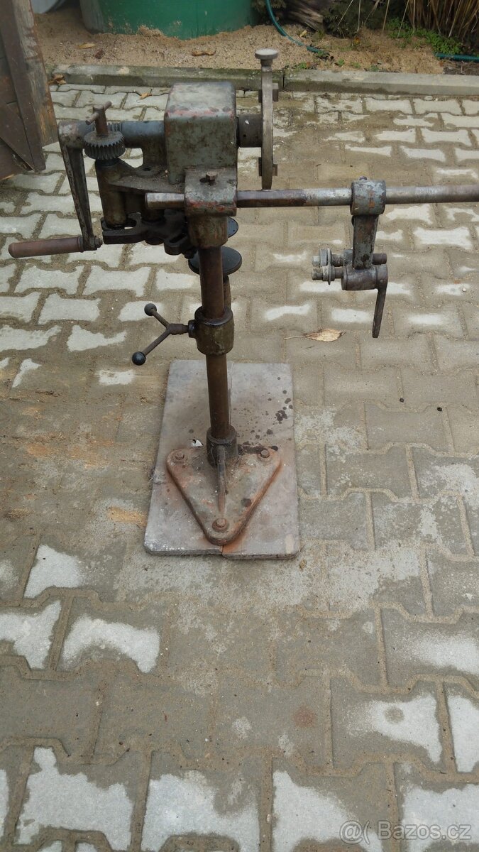 Strojek na uzavírání plechových konzerv BAX136 - 4